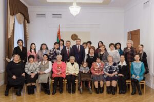 Дарите женщинам цветы, дарите женщинам улыбки…