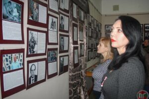 В Дубоссарах открылась фотовыставка «Парень взял автомат потому, что так Родине надо!» (фото)