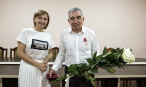 Главный редактор республиканской газеты «Приднестровье» Александр Карасев удостоен ордена «За заслуги» II степени.