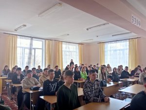 Читиць ын зиарул де сымбэтэ, 1 априлие, ал зиарулуй ностру